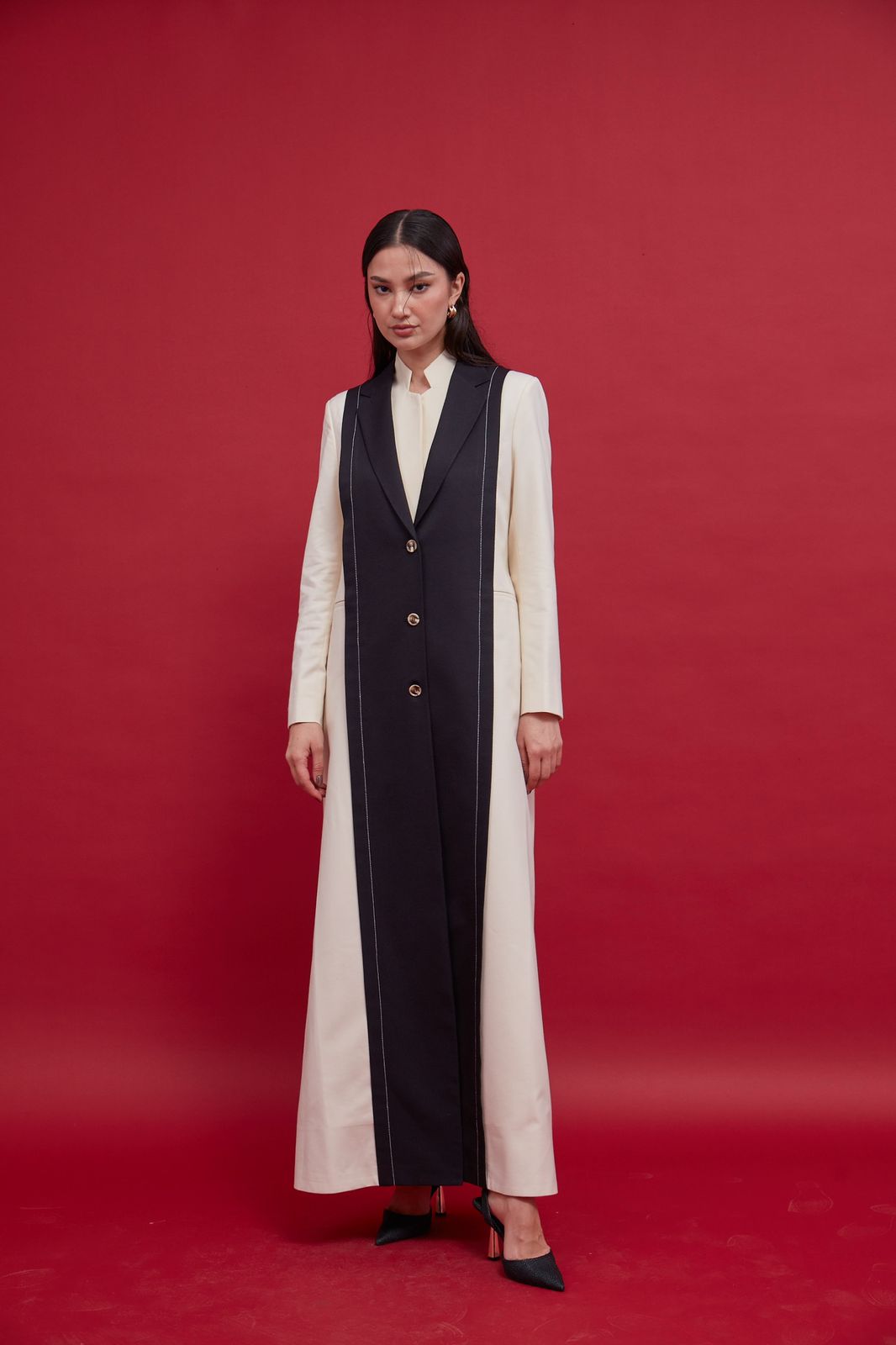 Double Stitches Tailored Black Blazer : Front view