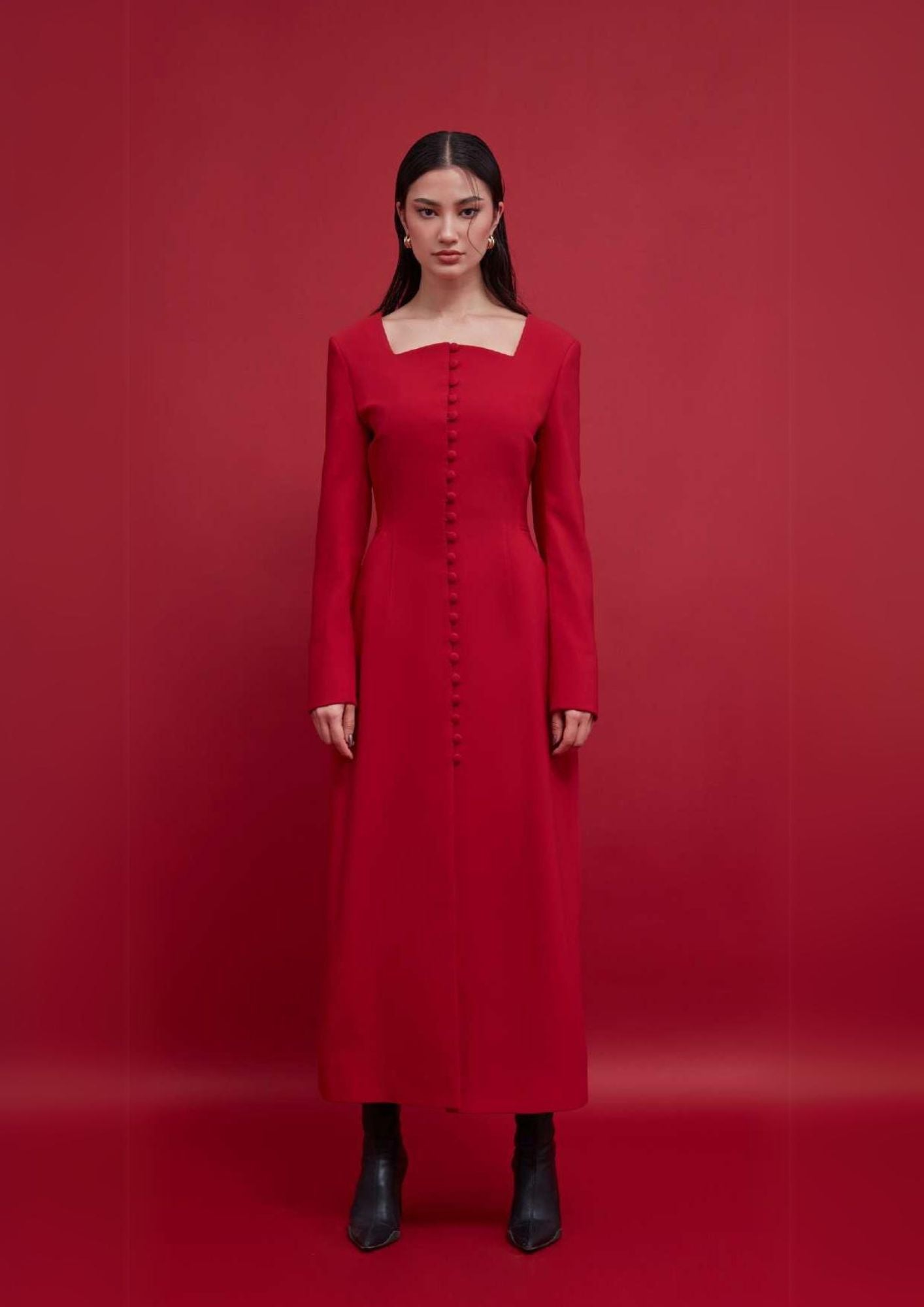 Structured Buttoned Dress in Crepe : Front view