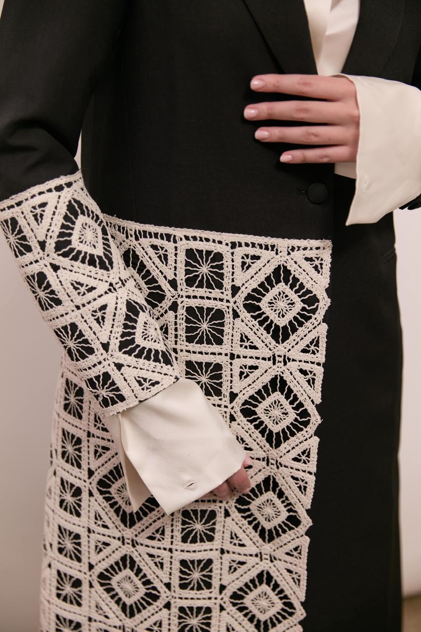 Luxury Crochet Side Detail Blazer : Front view