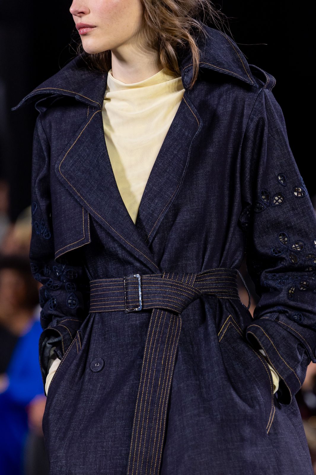 LONG HENNA EMBROIDERY TRENCHCOAT