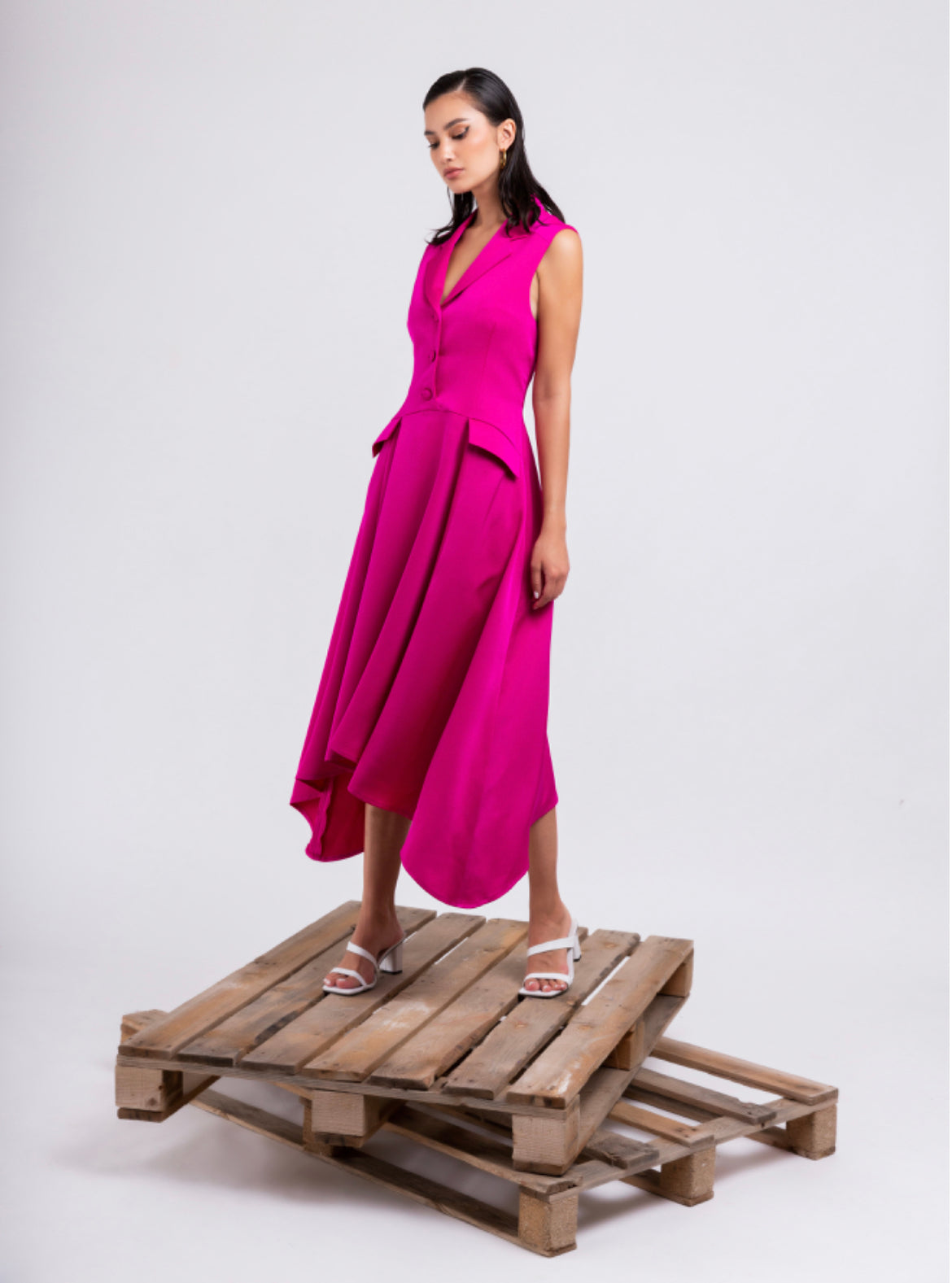 Sleeveless Collar Flowing Dress : Side view