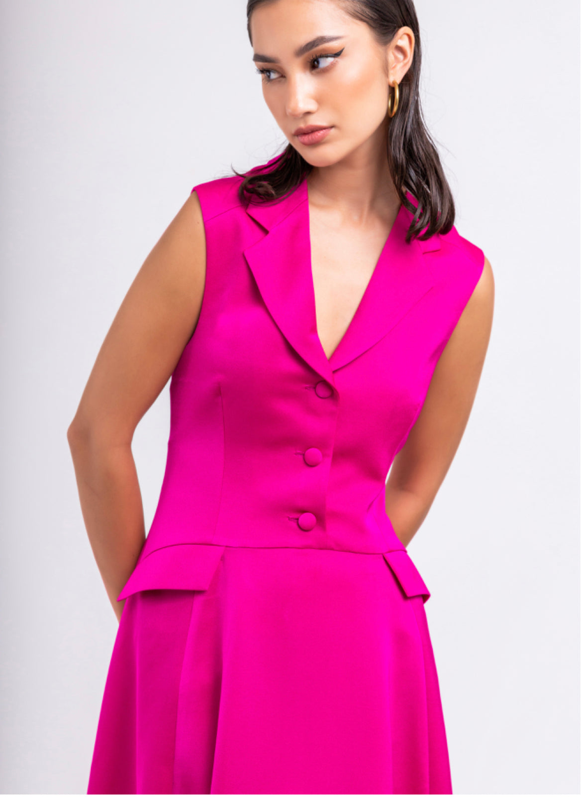 Sleeveless Collar Flowing Dress : Front view