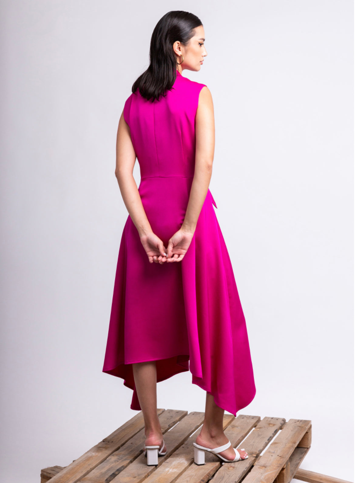 Sleeveless Collar Flowing Dress : Back view