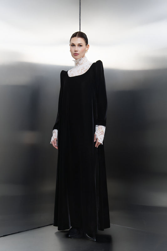 Mona Al Shebil Black velvet kaftan featuring a high-neck white lace collar and matching lace cuffs, offering a timeless luxury silhouette for formal modest occasions.