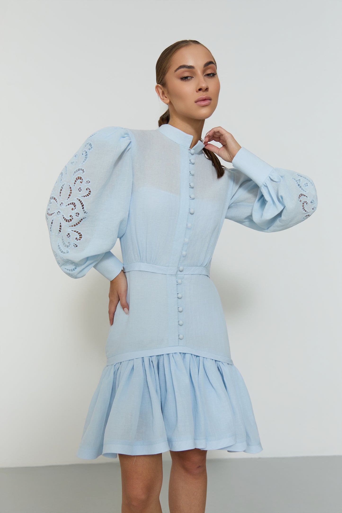 LINEN HENNA EMBROIDERY SHORT GATHERED DRESS