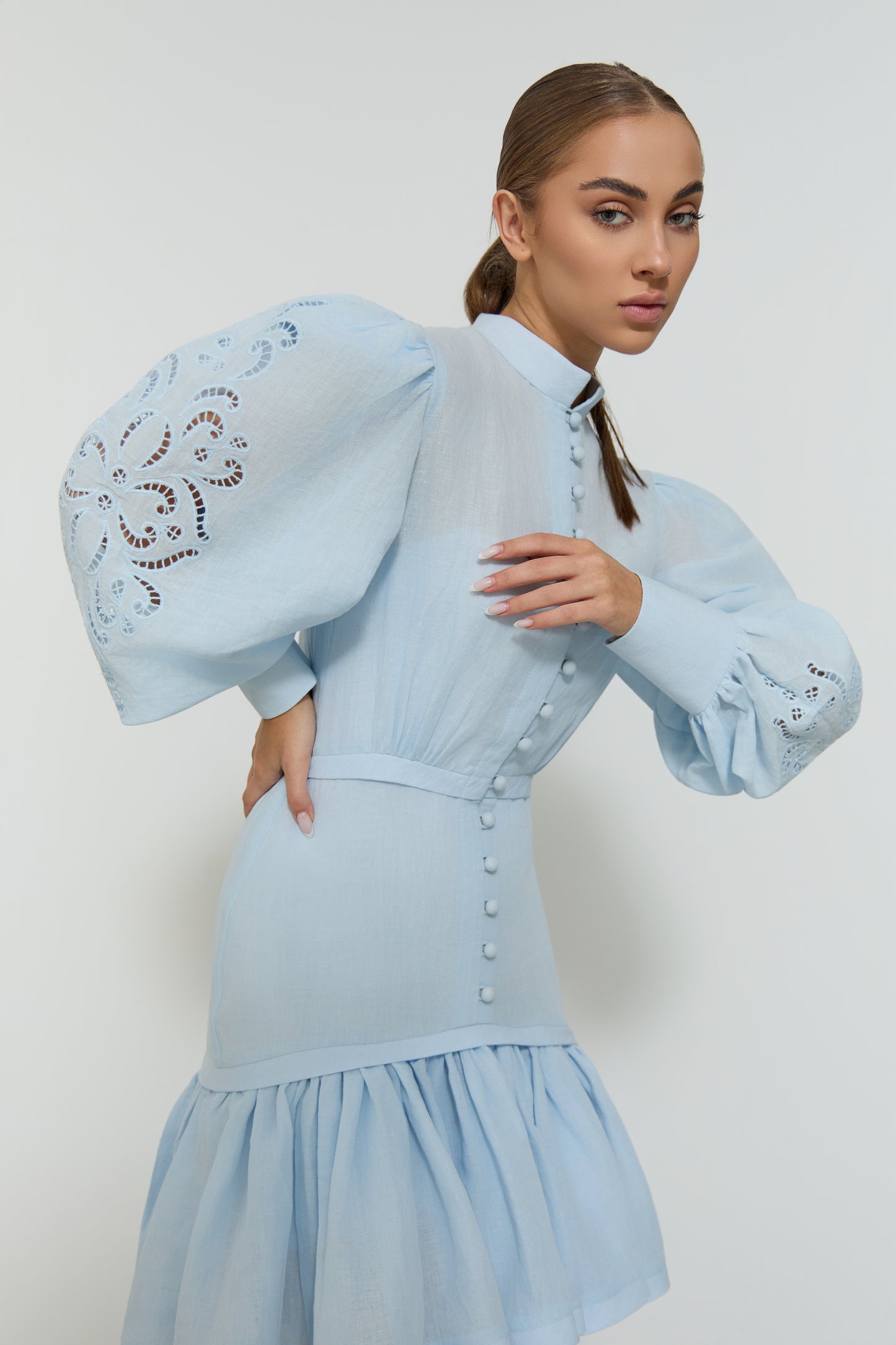 LINEN HENNA EMBROIDERY SHORT GATHERED DRESS