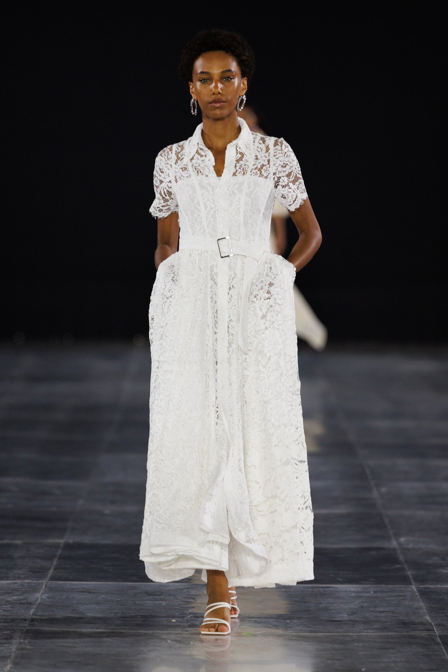 LACE GATHERED BELTED DRESS