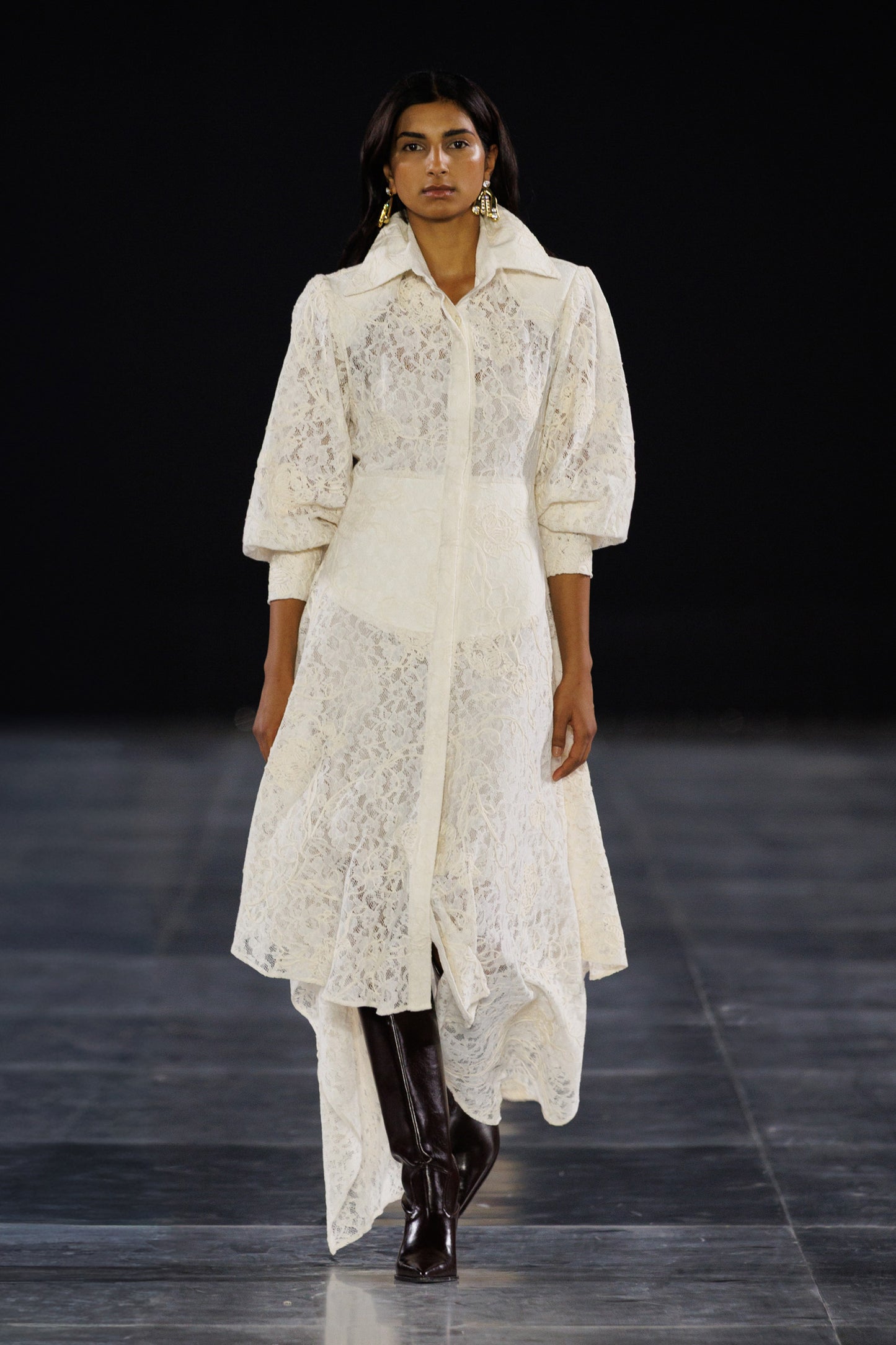 LACE & EMBROIDERY ASSYMETRICAL DRESS